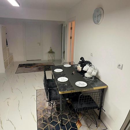 Carla'S Apartament Lägenhet Oradea Exteriör bild