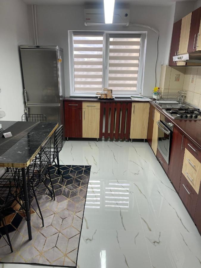 Carla'S Apartament Lägenhet Oradea Exteriör bild