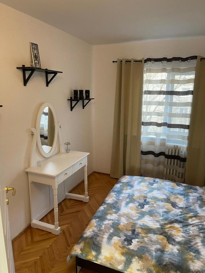 Carla'S Apartament Lägenhet Oradea Exteriör bild